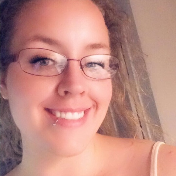 Meet your Posher, Jessica - Picture 2 of 5